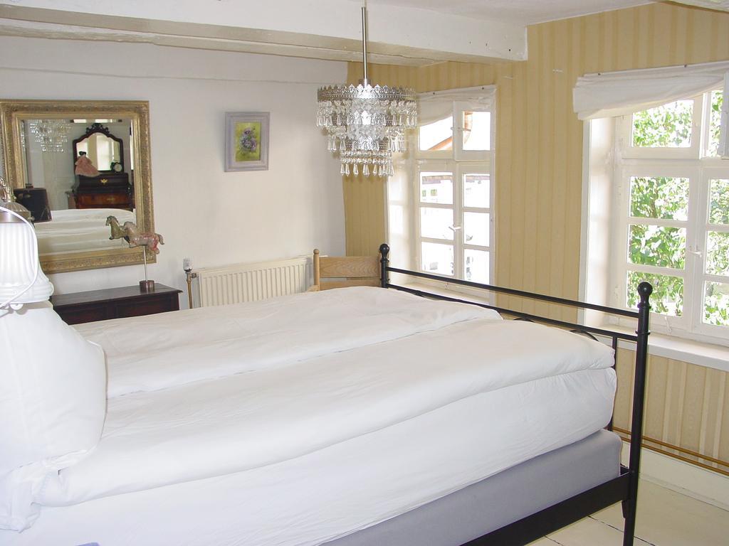 Robert'S Bed & Breakfast Helmarshausen ภายนอก รูปภาพ