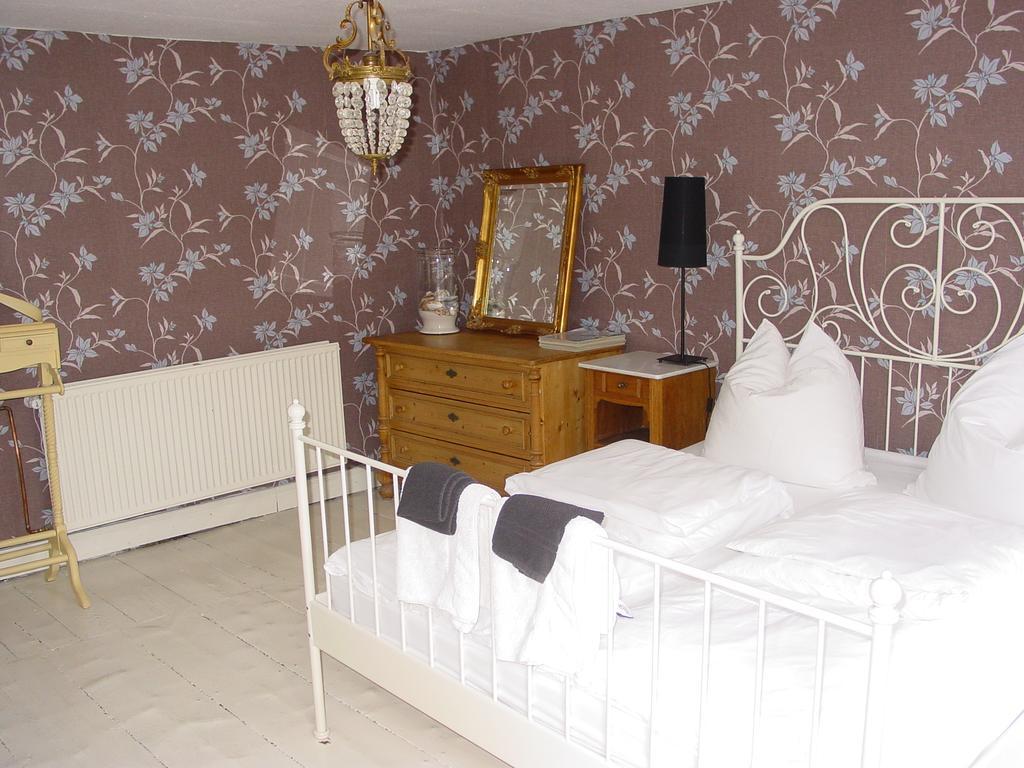 Robert'S Bed & Breakfast Helmarshausen ภายนอก รูปภาพ