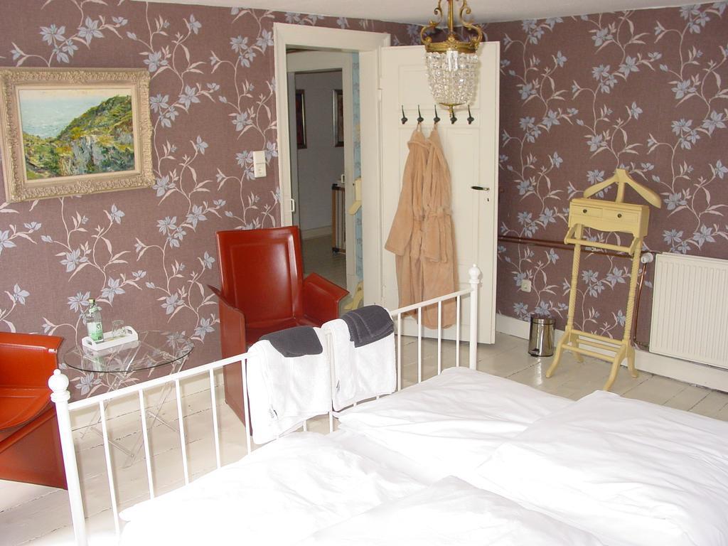 Robert'S Bed & Breakfast Helmarshausen ภายนอก รูปภาพ