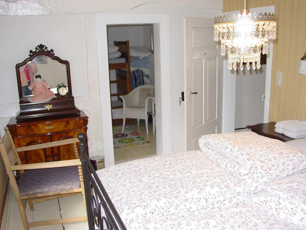 Robert'S Bed & Breakfast Helmarshausen ภายนอก รูปภาพ