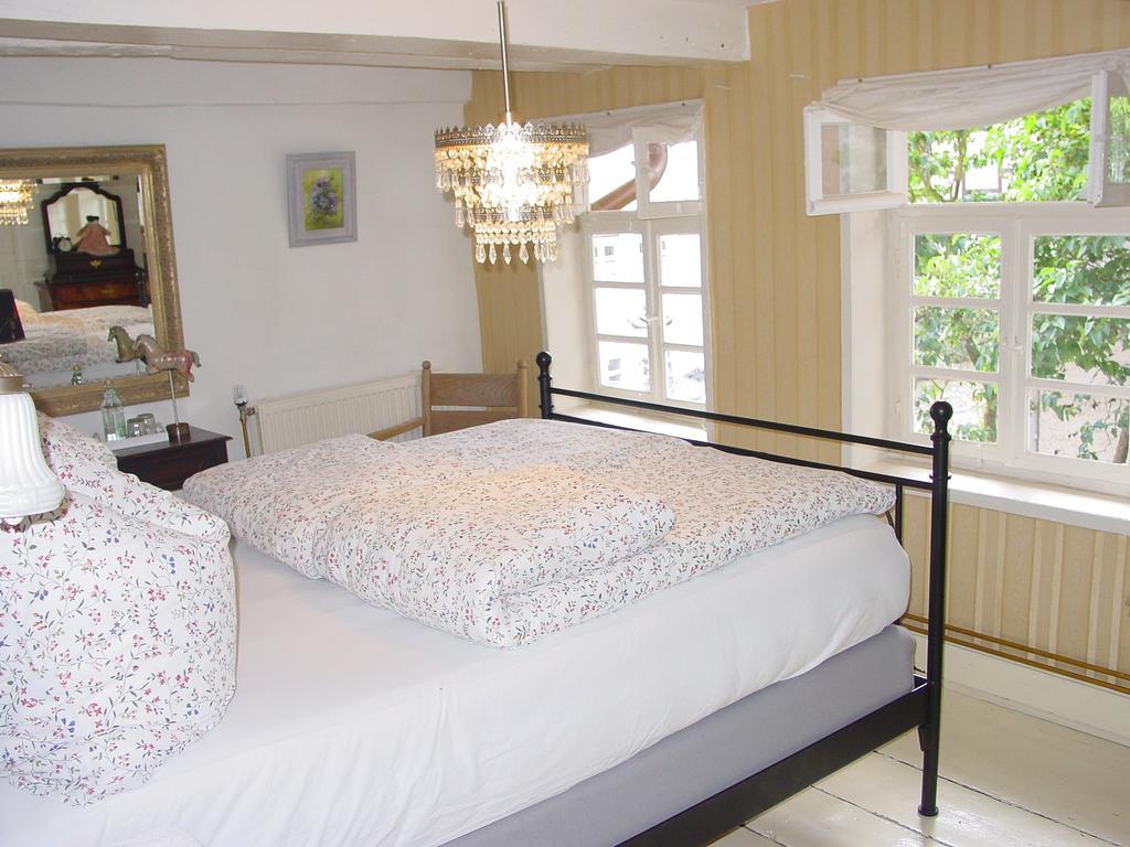 Robert'S Bed & Breakfast Helmarshausen ภายนอก รูปภาพ